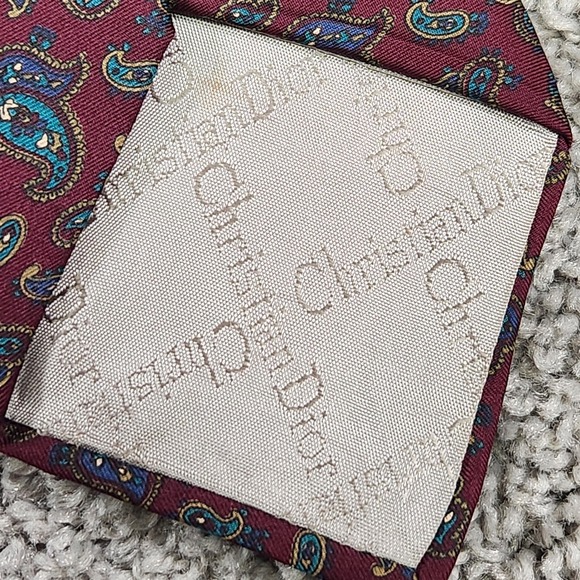 Christian Dior Tie Mens Red Paisley 100% Silk Italian Fabric USA Made 3.5 - Picture 4 of 9